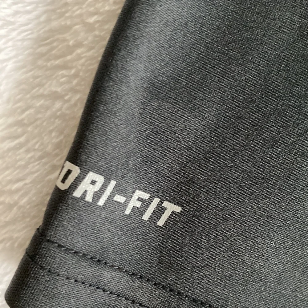 Nike Polo Shirt - Picture 4 of 7